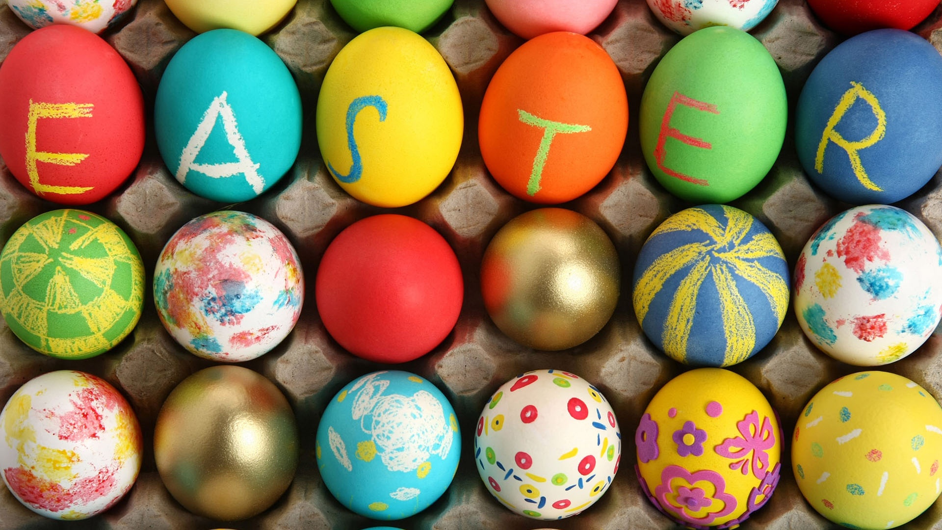 The Intricate Art of Straw-decorated Easter Eggs